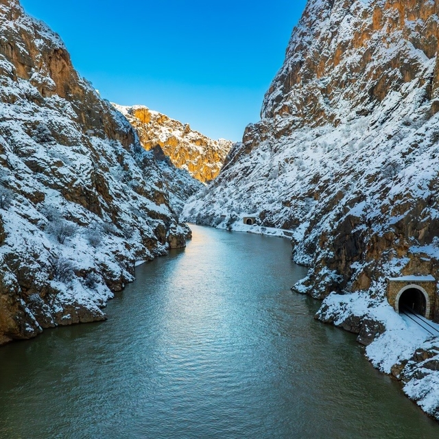 Aydınlık Kanyon: Erzincan'da doğayla iç içe sakin kaçış rotası