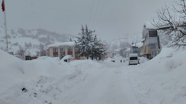 Tokat'ın ilçelerinde kar etkili oluyor