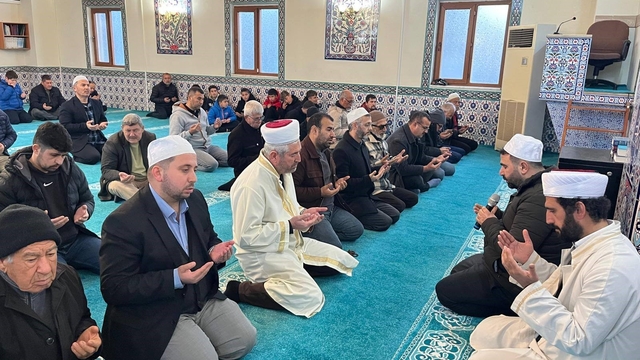 Sabah namazında buluştular
