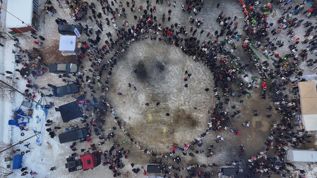 Trabzon'da "Uzungöl Kış Festivali"nde dev horon halkası oluşturuldu