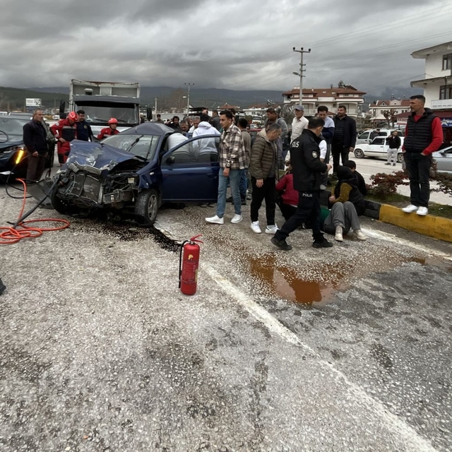 Muğla'da zincirleme kazada 4 kişi yaralandı