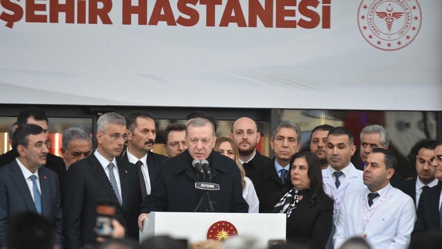 Cumhurbaşkanı Erdoğan: Ne emekli umurlarında ne maaş yerine harçlık verdikleri işçiler (2)