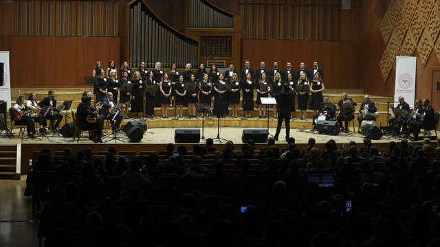 Sağlık çalışanları, "Türkülerle Şifa" konseri verdi