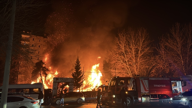Diyarbakır'da kafede çıkan yangın söndürüldü