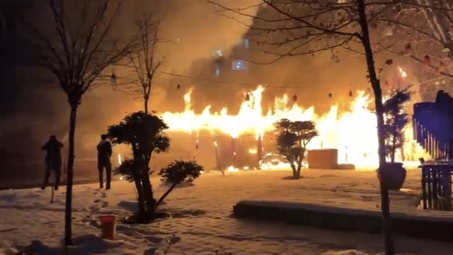 Diyarbakır'da kafede yangın paniği