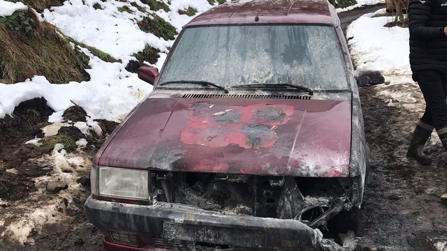 Trabzon'da seyir halindeki otomobilde çıkan yangın söndürüldü