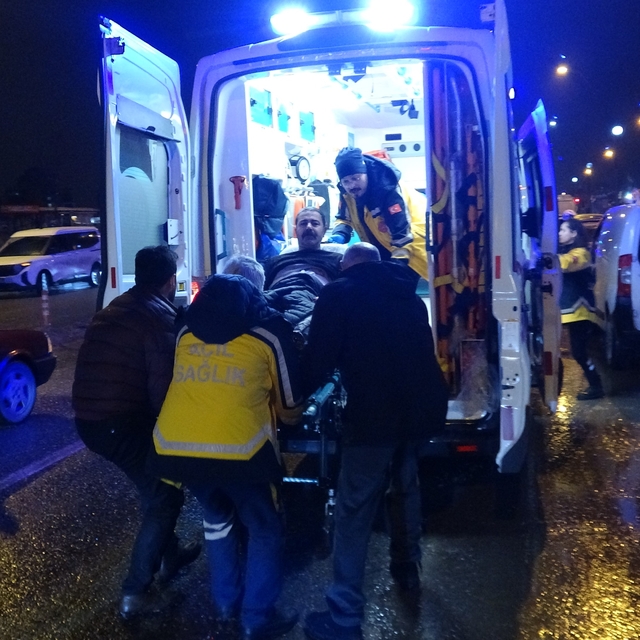 Malatya'da husumetlilerin bıçaklı kavgasında: 2'si ağır 3 kişi yaralandı