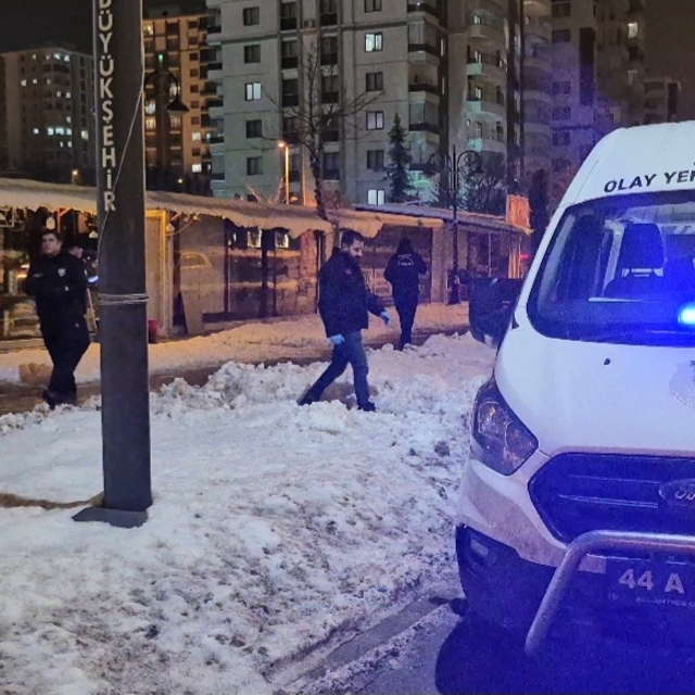 Malatya'da bıçaklı kavga; 2'si ağır 3 yaralı