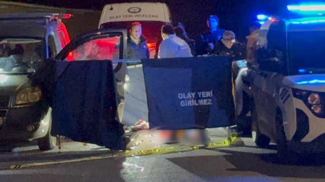 Yasak ilişki yaşadığı sevgilisini boğazını keserek öldürdü
Samsun'da bir kadın sevgilisini öldürüp polise teslim oldu