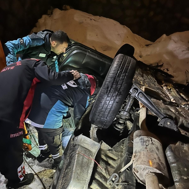 Kahramanmaraş'ta otomobil köprüden uçtu 1'i ağır 4 kişi yaralandı