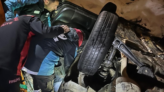 Kahramanmaraş'ta otomobil köprüden uçtu 1'i ağır 4 kişi yaralandı