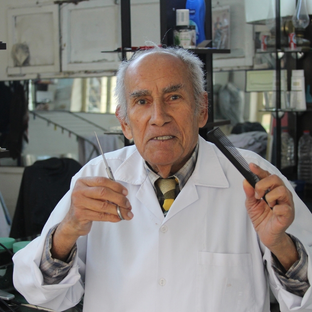 80 yaşında, 66 yıldır berber