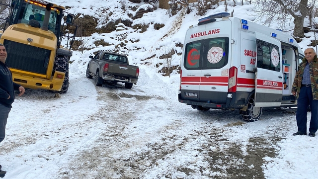 Sason'da ekiplerin zorlu kış mesaisi