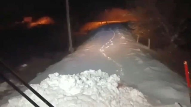 Elazığ'da kapanan 67 köy yolunu açma çalışmaları sürüyor