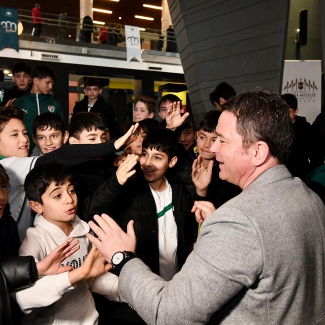 Osmangazi'de 90 çocuk daha Bursasporlu oldu
Osmangazi Belediyesi'nden sömes...