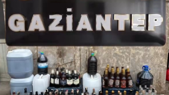 Gaziantep'te kaçak alkol operasyonu: 2 gözaltı
