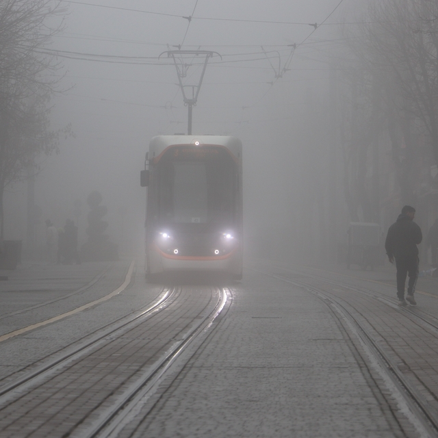 Eskişehirliler pazar sabahına sisle uyandı