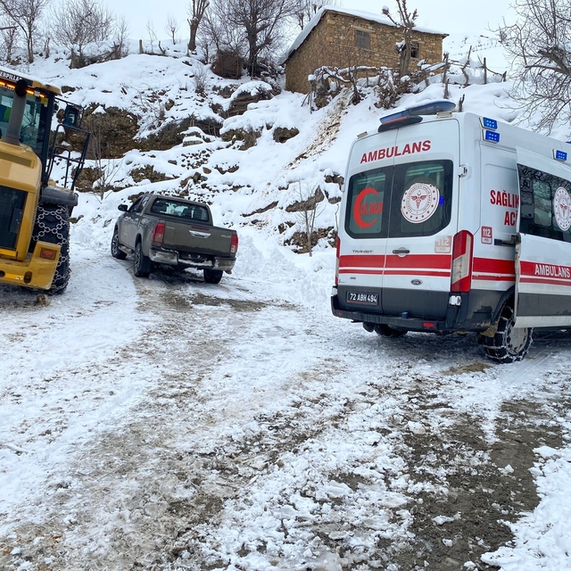 Sason'da ekiplerin zorlu kış mesaisi