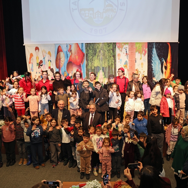 Çocuklar Yalçın Başkan'ın karne hediyesi ile eğlendi