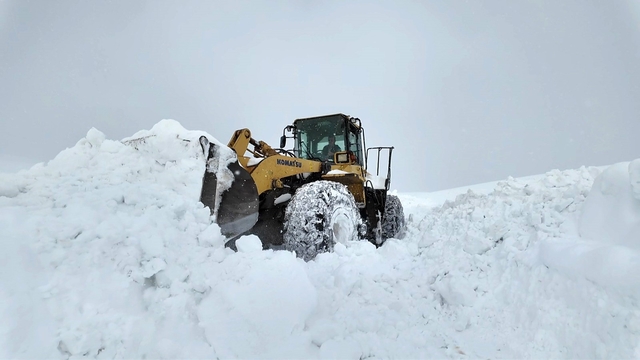 Bingöl'de 56 köy yolunda çalışmalar sürüyor