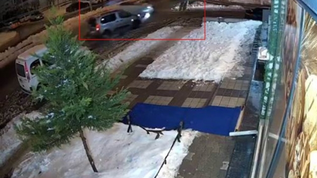 Diyarbakır'da 6 aracın karıştığı zincirleme kaza kamerada: 3 yaralı