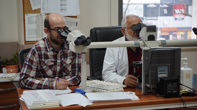 Tıbbın "hakim ve savcısı" patologlar: Hastalıkların son tanısını onlar koyuyor
Patolojinin mikroskobik ancak hayati öneme sahip dünyası
Prof. Dr. Fahri Yılmaz: "Belki de kanser korkulan hastalık olmaktan çıkacak"