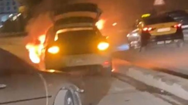 Konya'da seyir halindeki otomobil alev aldı