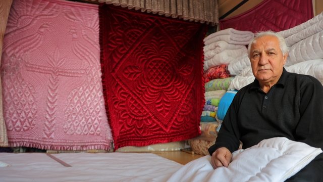 Kahramanmaraş'ta yorgancılık mesleği yok olma tehlikesiyle karşı karşıya
50 yıllık esnaf Ali Kösesakal: "3 yıl sonra bu işi yapacak usta kalmayacak"