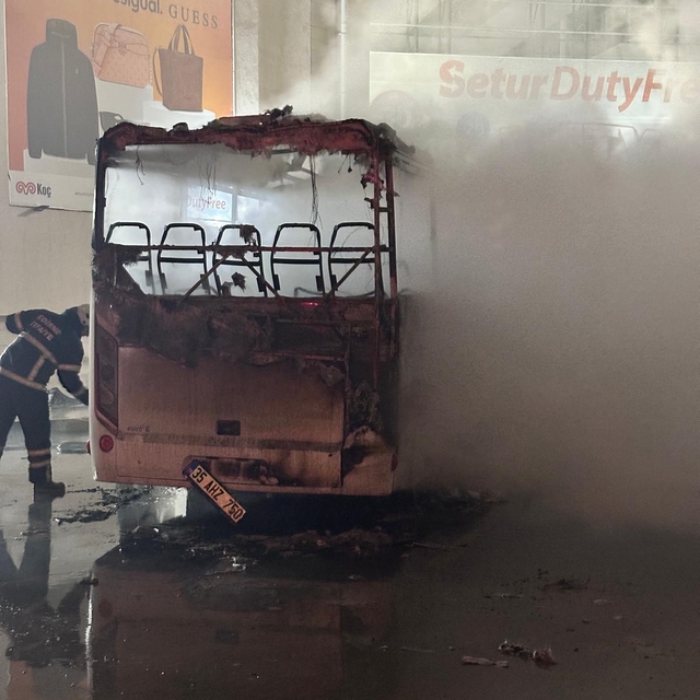 Kapıkule'de park halindeki yolcu otobüsünde çıkan yangın söndürüldü