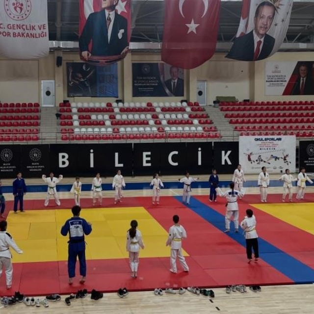 Bilecik'te judo spor okullarıyla gençler, geleceğe hazırlanıyor
