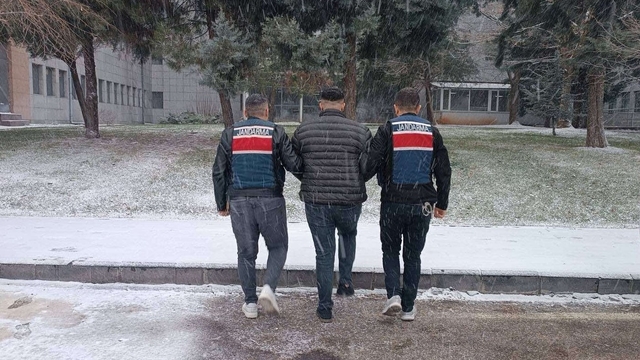 Kesinleşmiş 10'ar yıl cezayla aranan 2 şahıs yakalandı