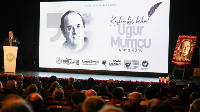 Gazeteciliğin keskin kalemi Uğur Mumcu Manisa'da anıldı