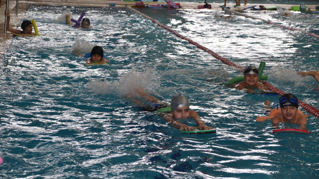 Muş'ta "Yüzme Bilmeyen Kalmasın" projesi sürüyor