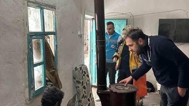 Babanın görüntüleri ekipleri harekete geçirdi
Psikolojik sorunlar yaşayan baba tedavi altına alındı