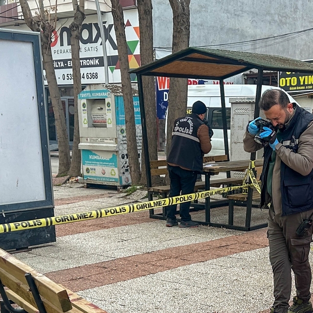 Uşak'ta parkta bıçaklanan kişi ağır yaralandı