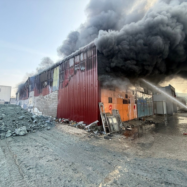 Mobilya atölyesi alevlere teslim oldu