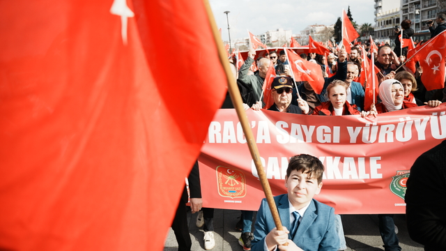Çanakkale'de "Bayrağa Saygı" yürüyüşü yapıldı