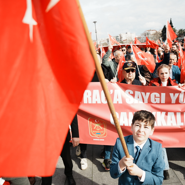 Çanakkale'de "Bayrağa Saygı" yürüyüşü yapıldı