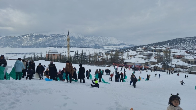 Saimbeyli ilçesinde kar şöleni düzenlendi