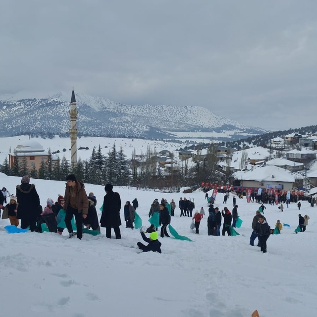 Saimbeyli ilçesinde kar şöleni düzenlendi