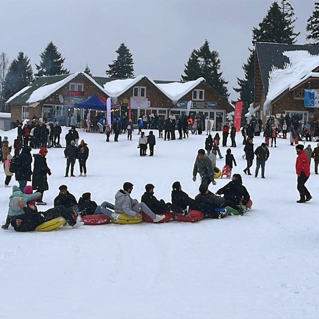 Artvin'de kar şenliği renkli görüntülere sahne oldu