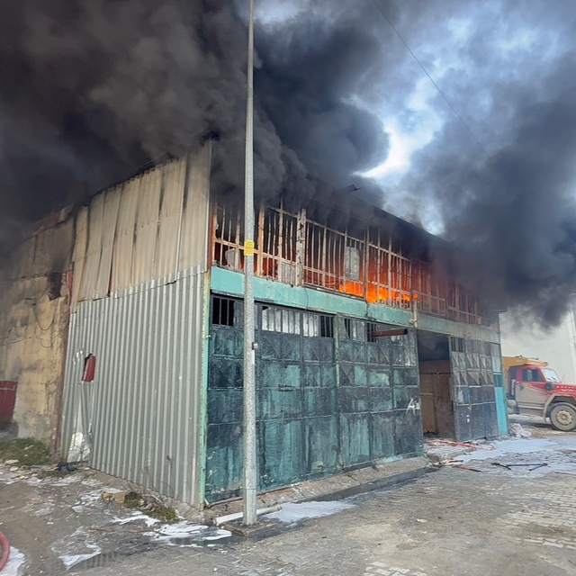 Hatay'da sanayi sitesinde çıkan yangın kontrol altına alındı