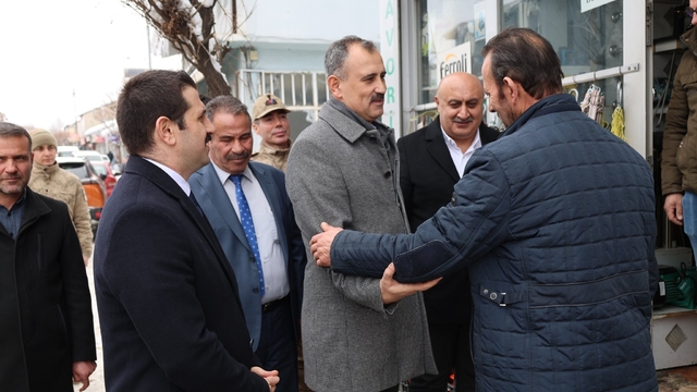 Ağrı Valisi Önder Bozkurt, Tutak ve Hamur ilçelerini ziyaret etti