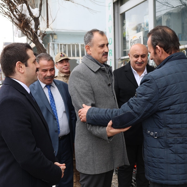 Ağrı Valisi Önder Bozkurt, Tutak ve Hamur ilçelerini ziyaret etti