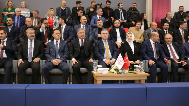 Gençlik ve Spor Bakanı Bak, Eskişehir'de spor salonu açılışında konuştu: