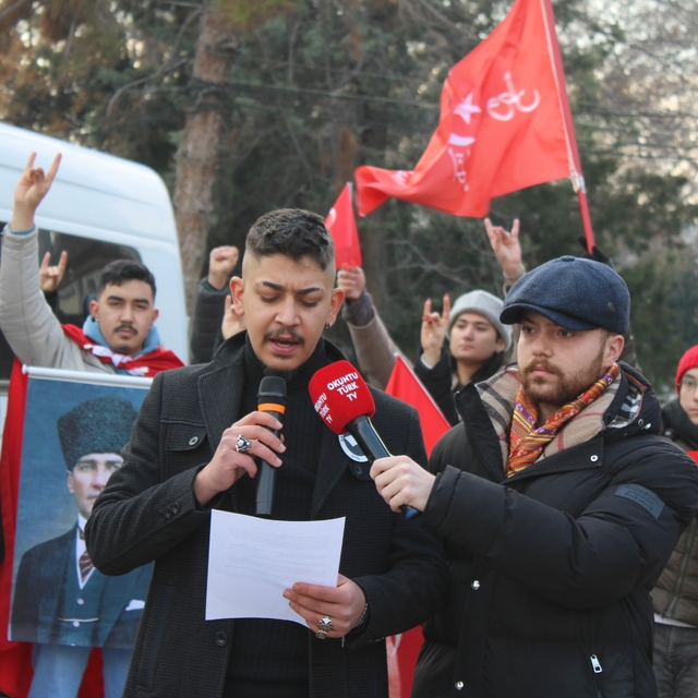 Kayserililerden Türk Bayrağı'na yapılan saldırıya tepki