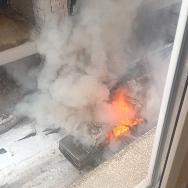 Tofaş araç alevlere teslim oldu