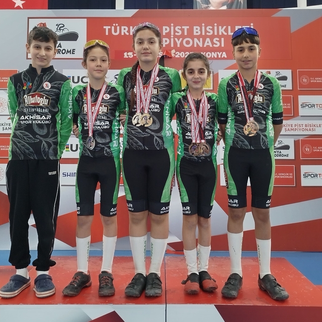 Akhisarlı bisikletçiler Konya Velodromu'nda kürsüye damga vurdu