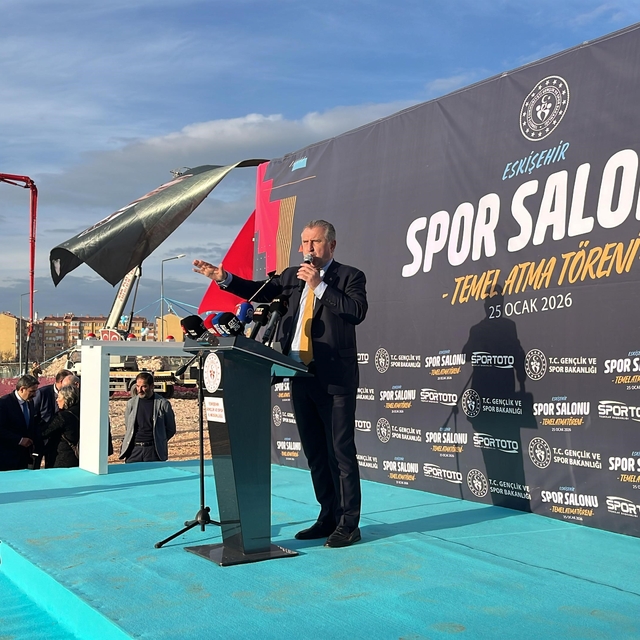 Bakan Bak: "12 milyon vatandaşımıza yüzme öğrettik"
"EsEs'e tekrardan Süper...