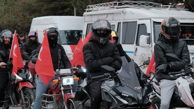 Çorum'da motosiklet tutkunları Türk bayraklarıyla konvoy oluşturdu